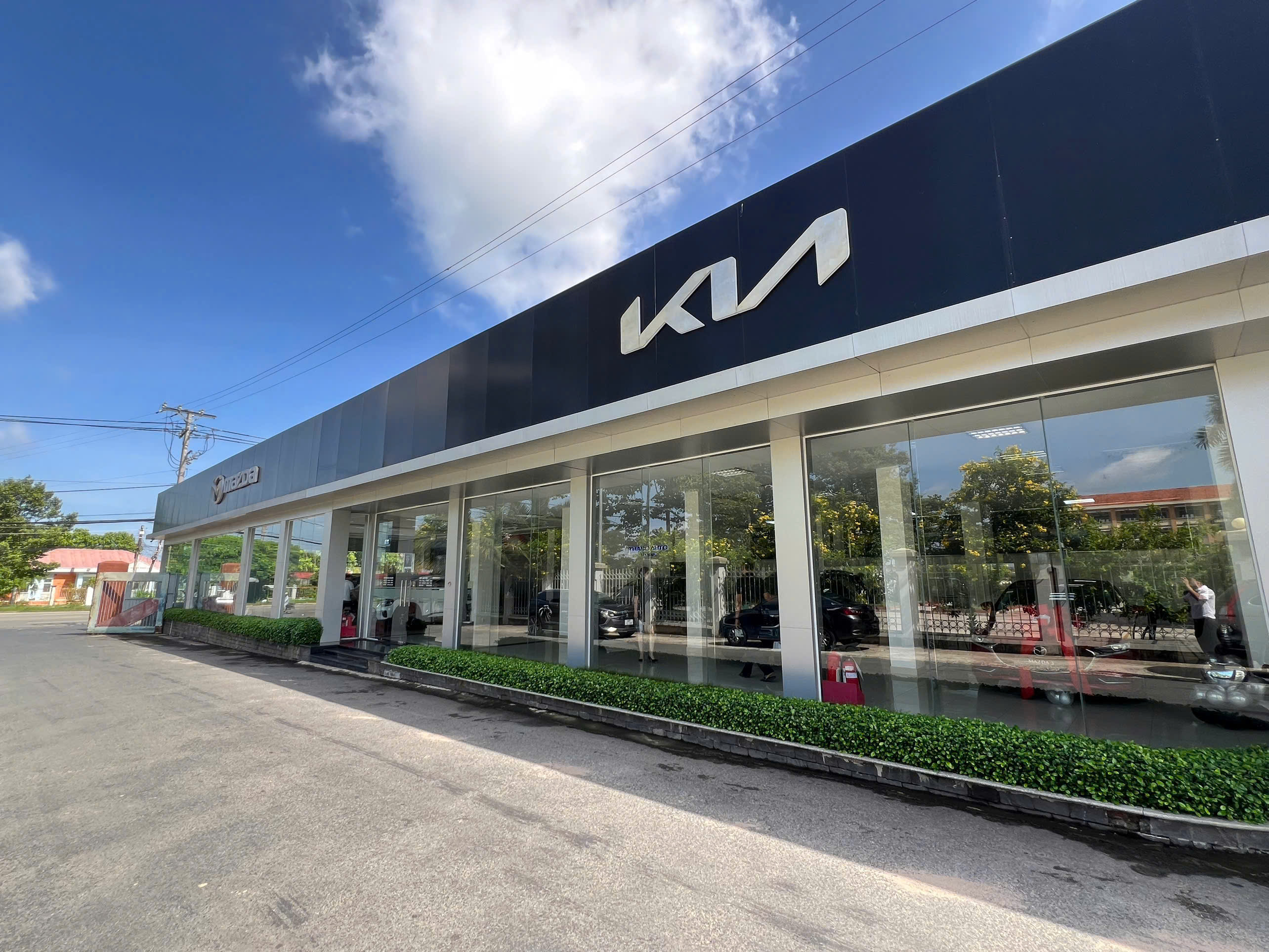 Showroom Kia - Mazda - Peugeot Tây Ninh